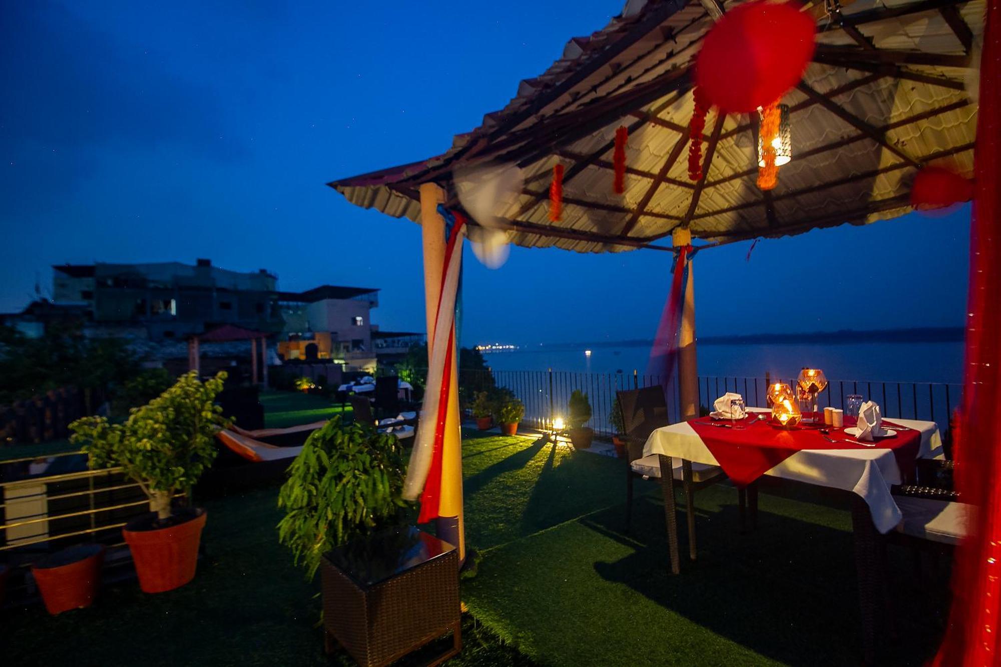 Amritara Suryauday Haveli Hotel Benares Buitenkant foto
