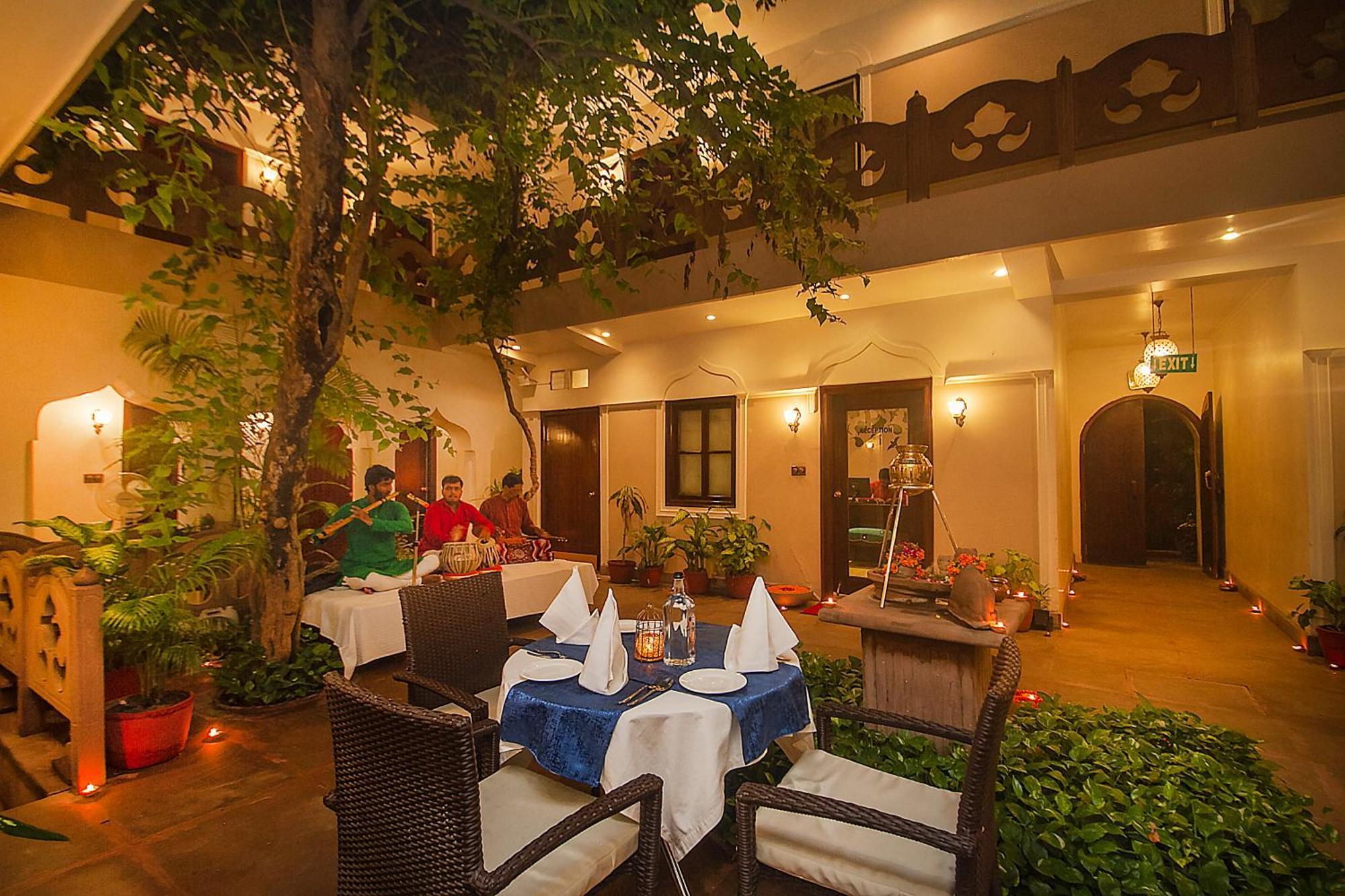 Amritara Suryauday Haveli Hotel Benares Buitenkant foto