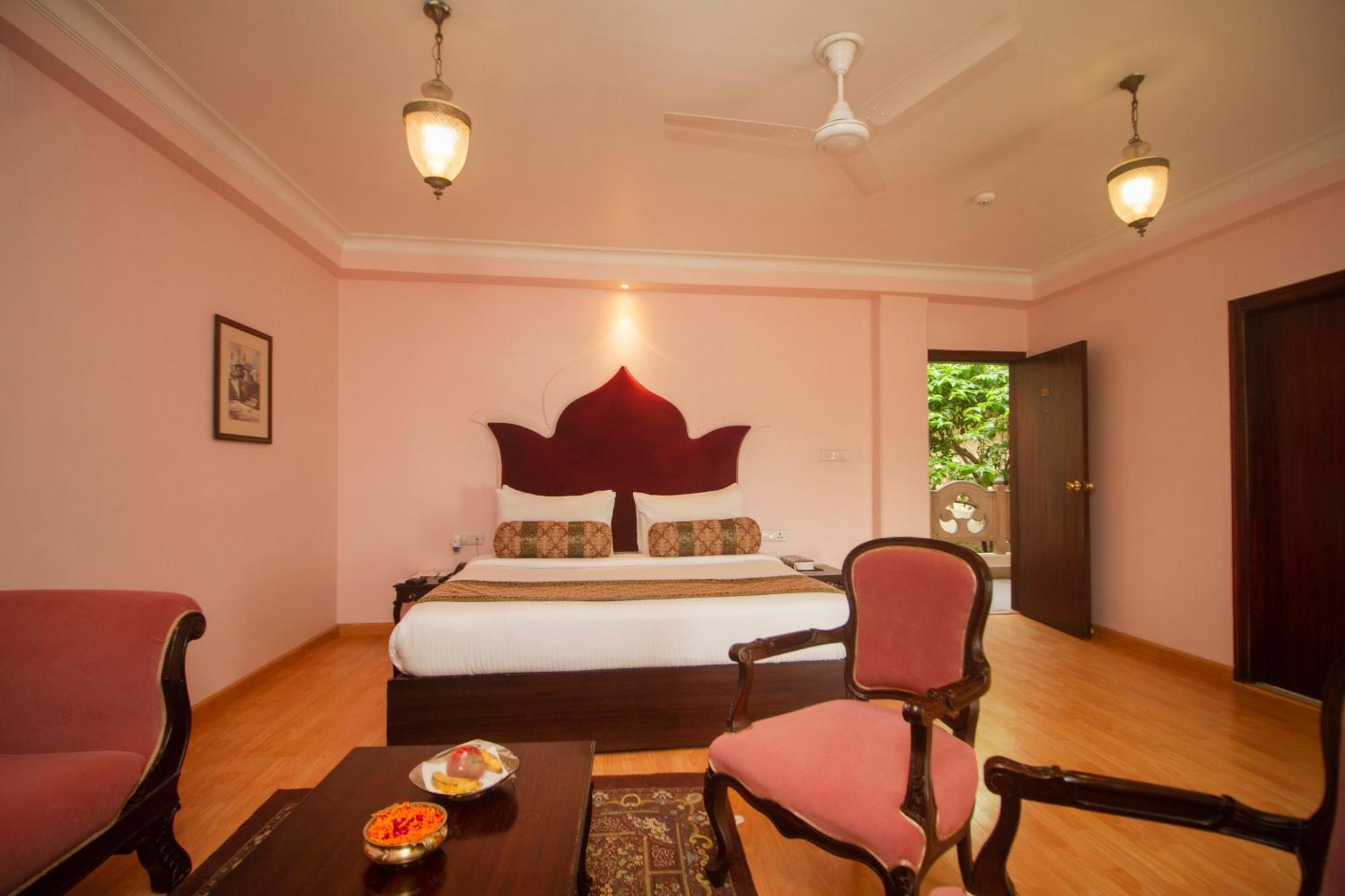 Amritara Suryauday Haveli Hotel Benares Buitenkant foto